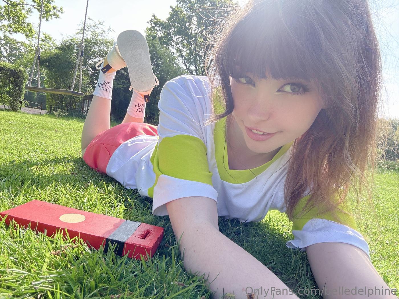 belle delphine chihiro cosplay outdoor onlyfans set leaked 9